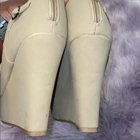 Ladder Cut-Out Wedge Heels - Picture 4 of 5